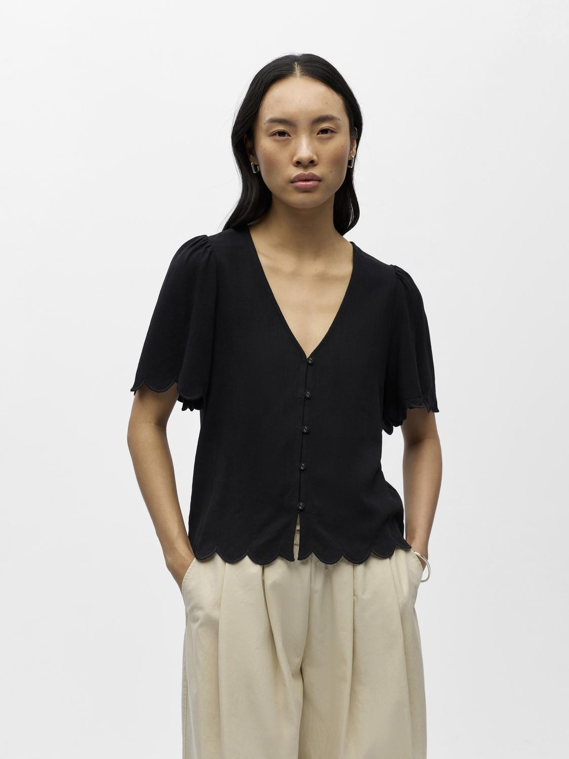 model_shot-front